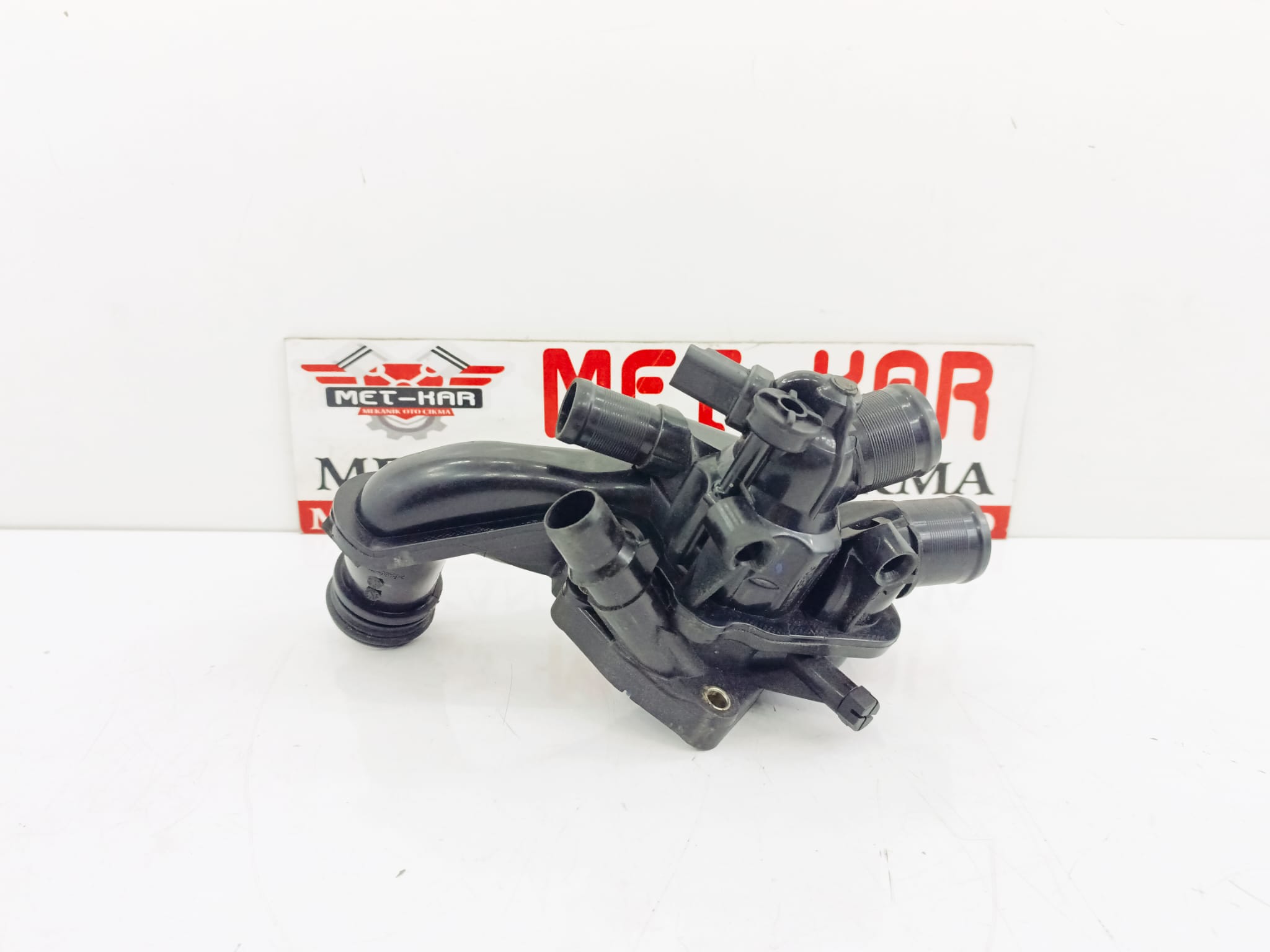 PEUGEOT 207, 208 CITROEN C4 1.6 TERMOSTAT GÖVDESİ SENSÖRLÜ ORJINAL 9808647080, 1336CC, V764558180