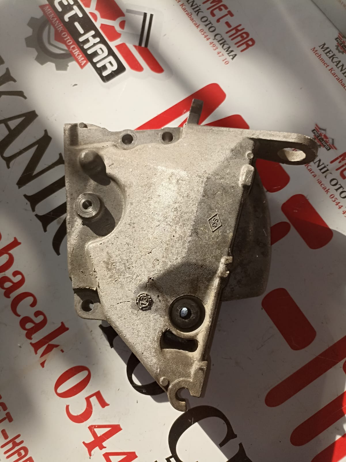 renault 1.2 benzinli üst motor kulak baglantı braketi 8200591131/136