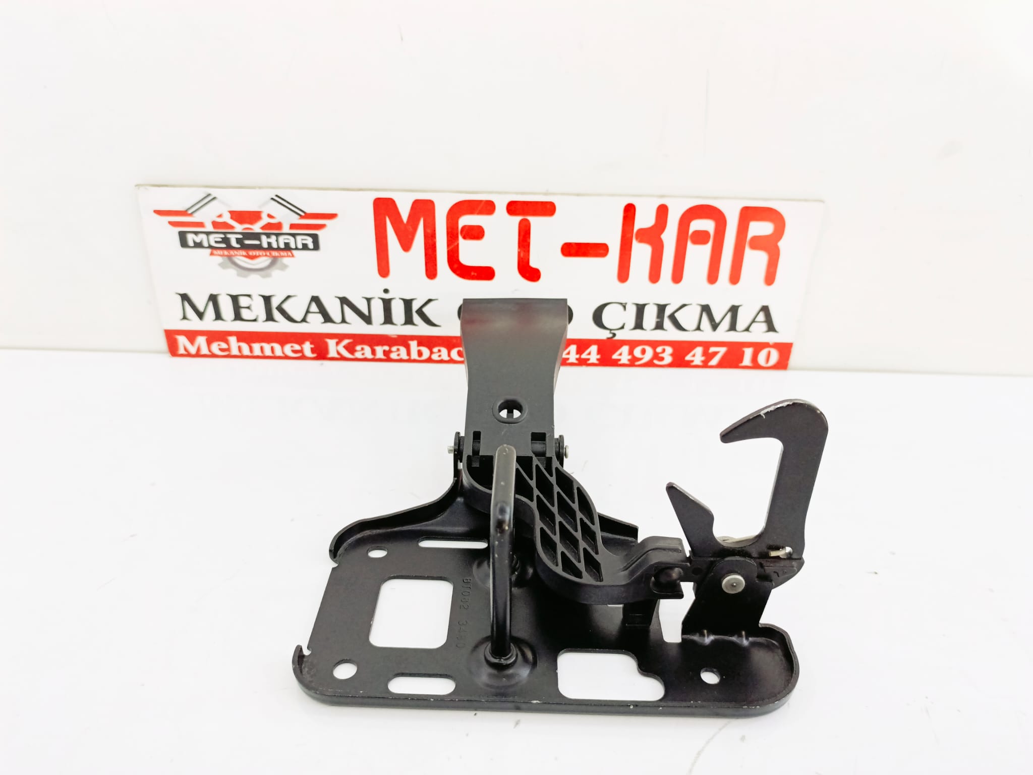 AUDİ A4, A5 MOTOR KAPUT KİLİDİ ÜST 2008 SONRASI 8T0823480, 8t082 3480