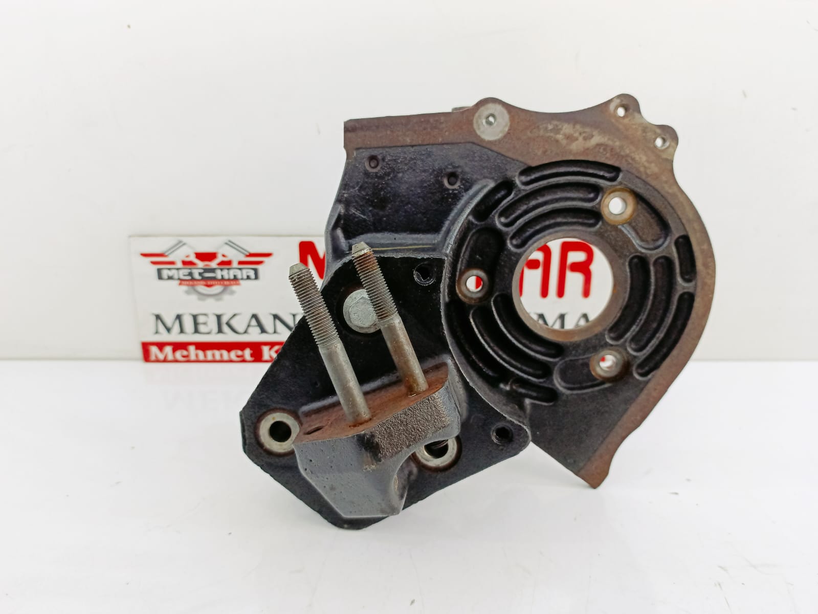 RENAULT 1.9 DİZEL TRAFIC MAZOT POMPA BRAKETİ