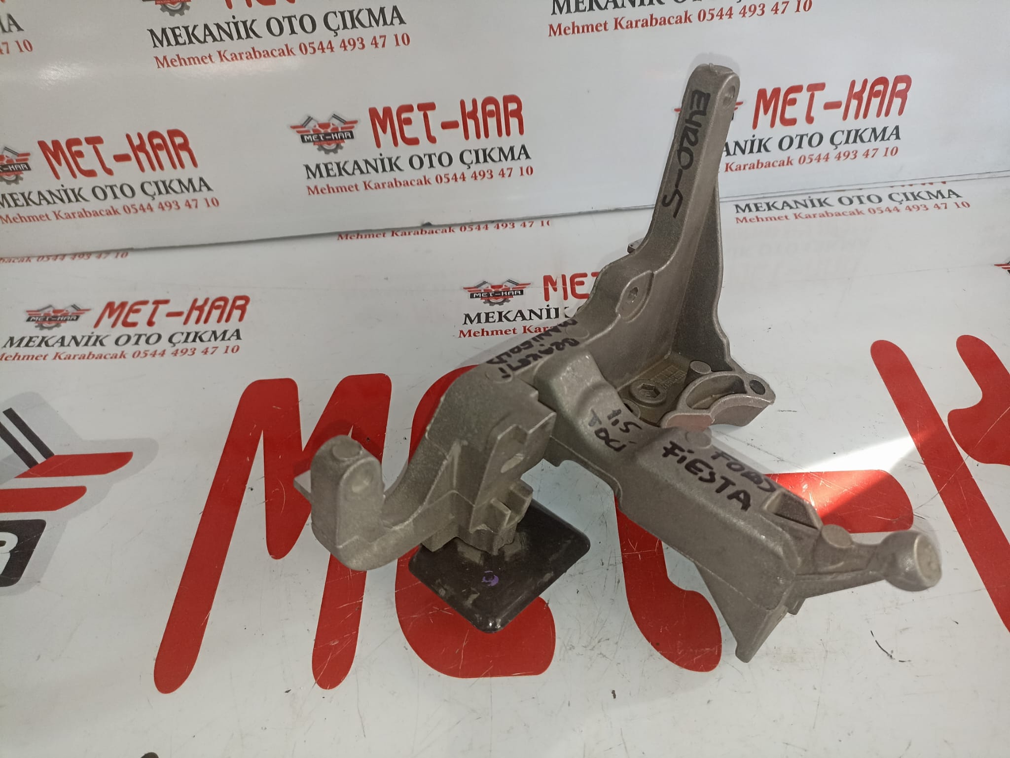 FORD fiesta,cruyer,focus 1.5 TDCİ bogaz kelebek braketi emme manifold braketi  av2q-8b470-ac