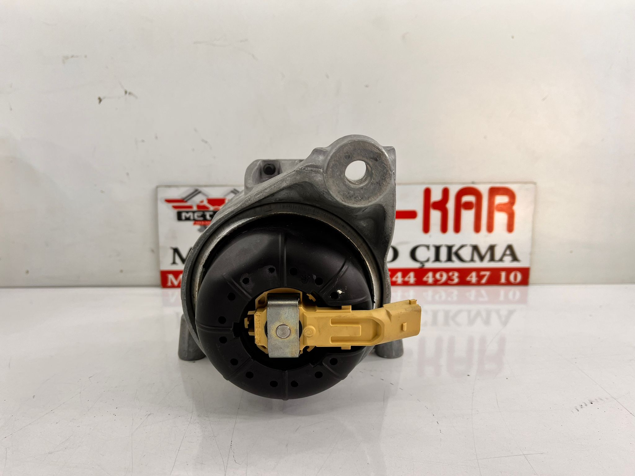 AUDİ A4 2.0 TDI ELEKTRİKLİ MOTOR TAKOZU, MOTOR KULAĞI SAĞ 4518139, 8WD199371F, 8WD199371A, 8W0199371BF, 8W0199371CT, 8W0199372AB, 8WD199372E, 8WD199372H