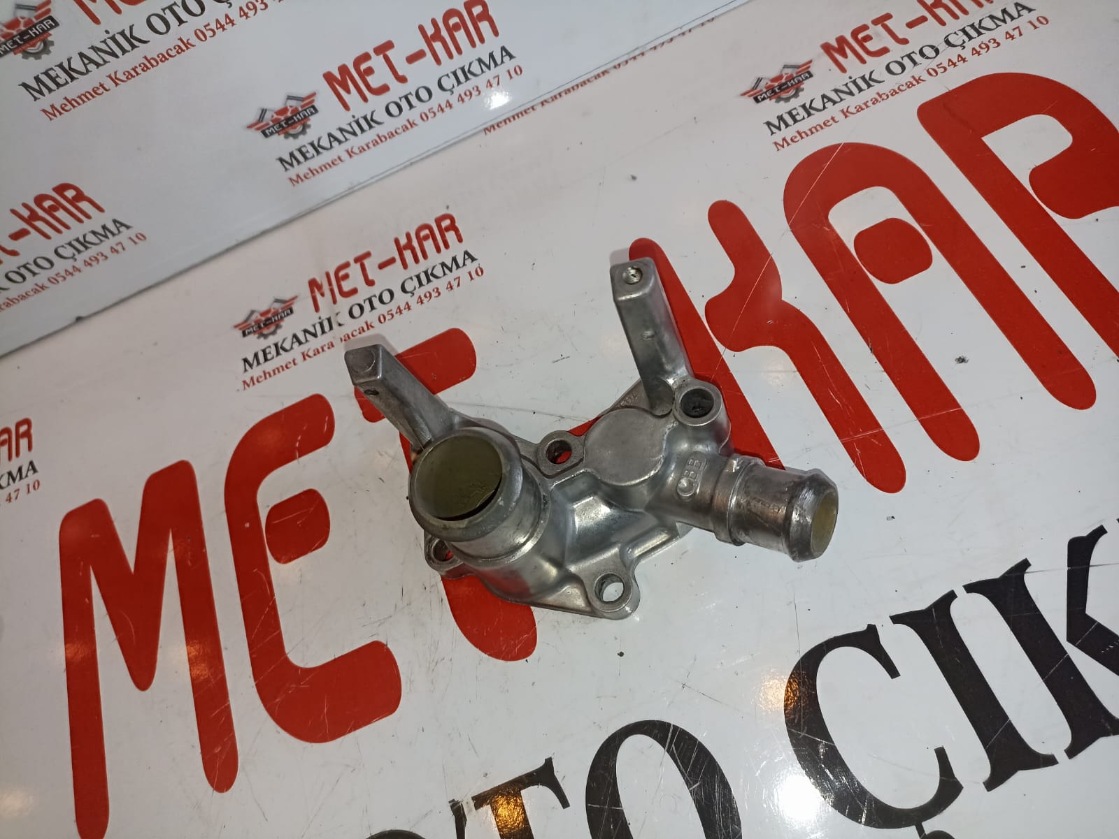 ford focus,cmax,fiesta benzinli termostat yuvası su flanşı 1N1G-8594