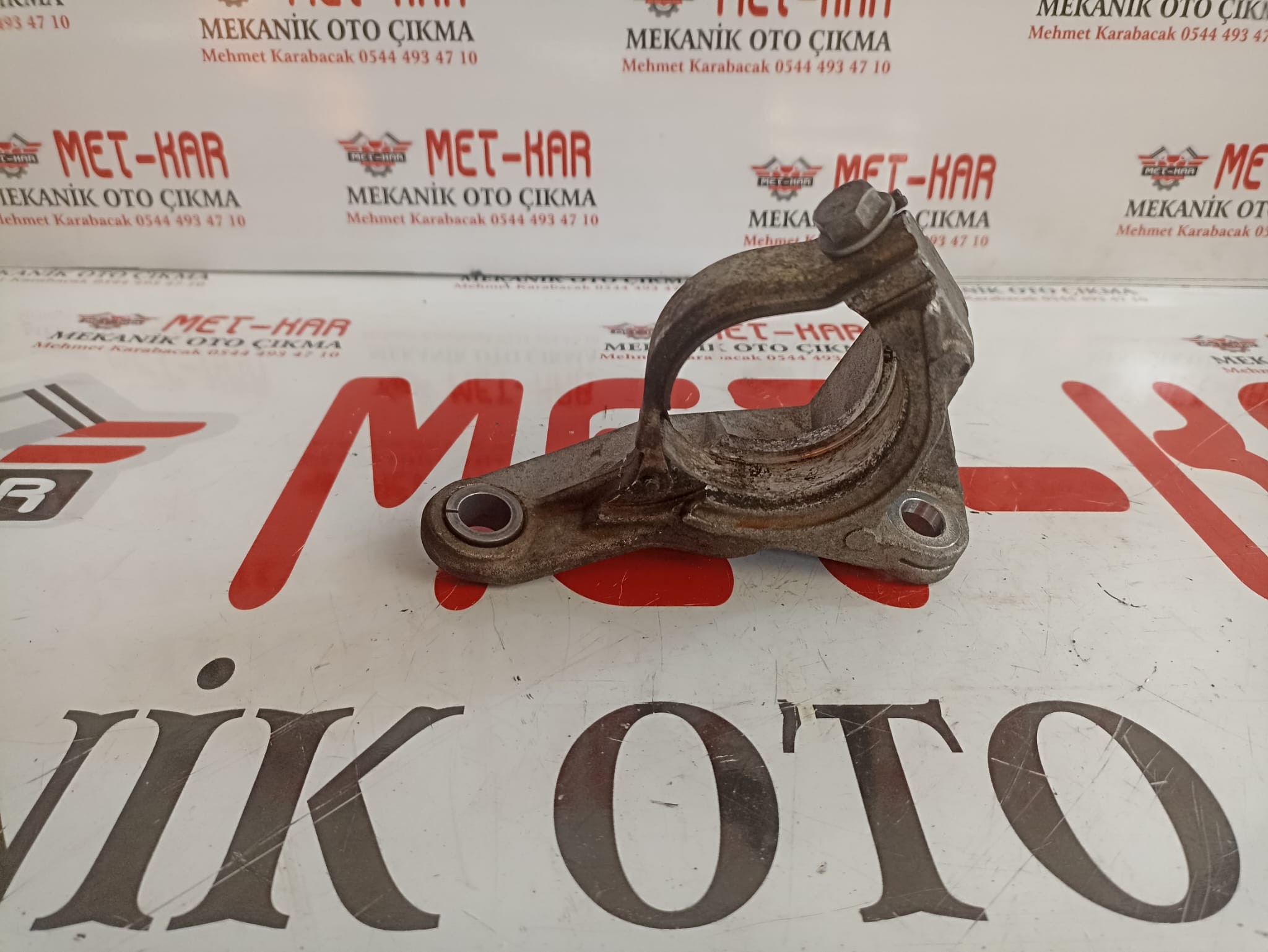  RENAULT 8200684534-AKS MİL YATAĞI akis baglantı braketi