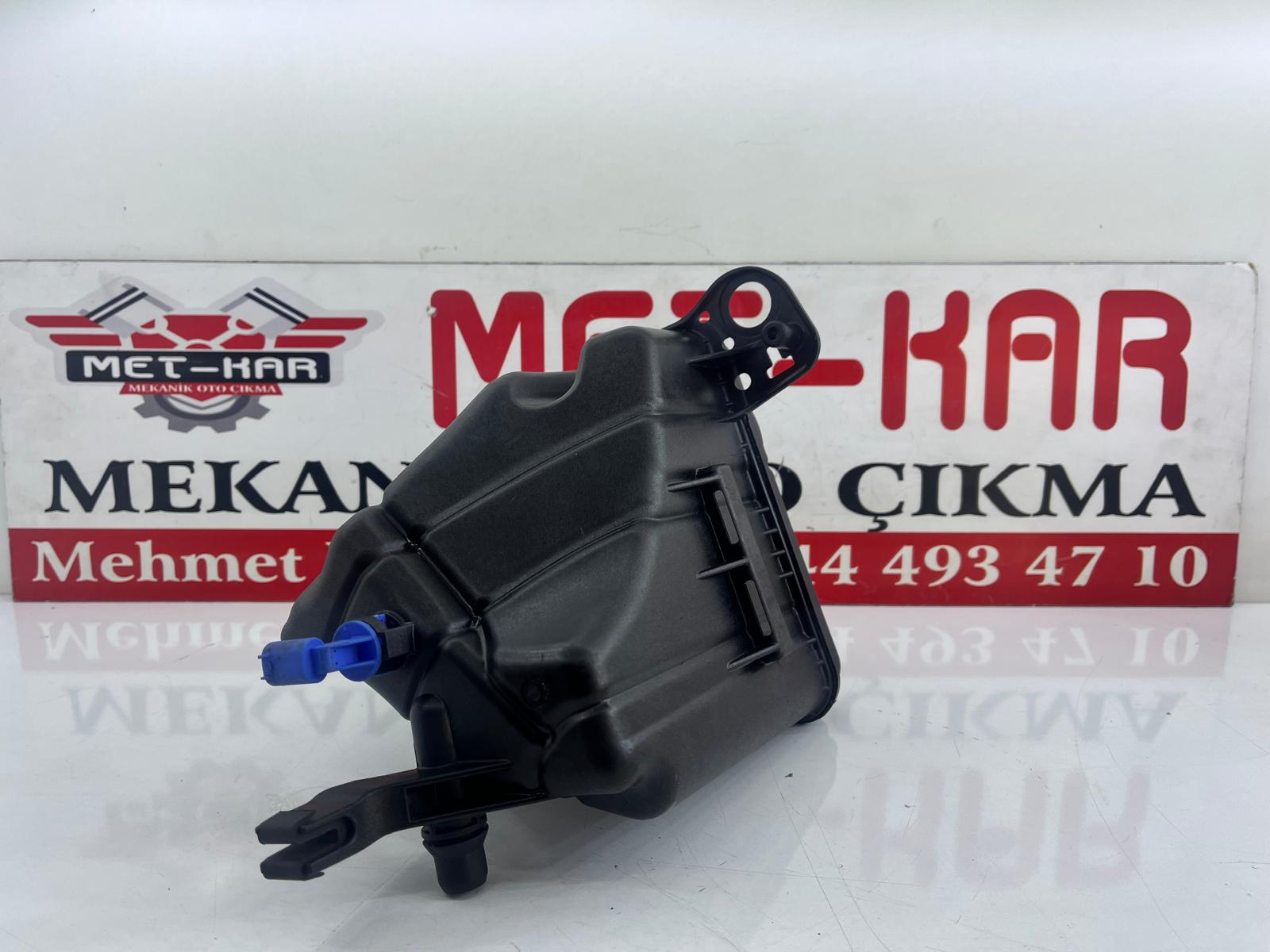 BMW 5-6-7 SERİSİ F01 ,  F07  ,  F10  ,   YEDEK SU DEPOSU, MUŞURLU SU DEPOSU  7647283  ,  70825615  ,  17137601949  ,  17137647283  ,  8MA 376 702-184