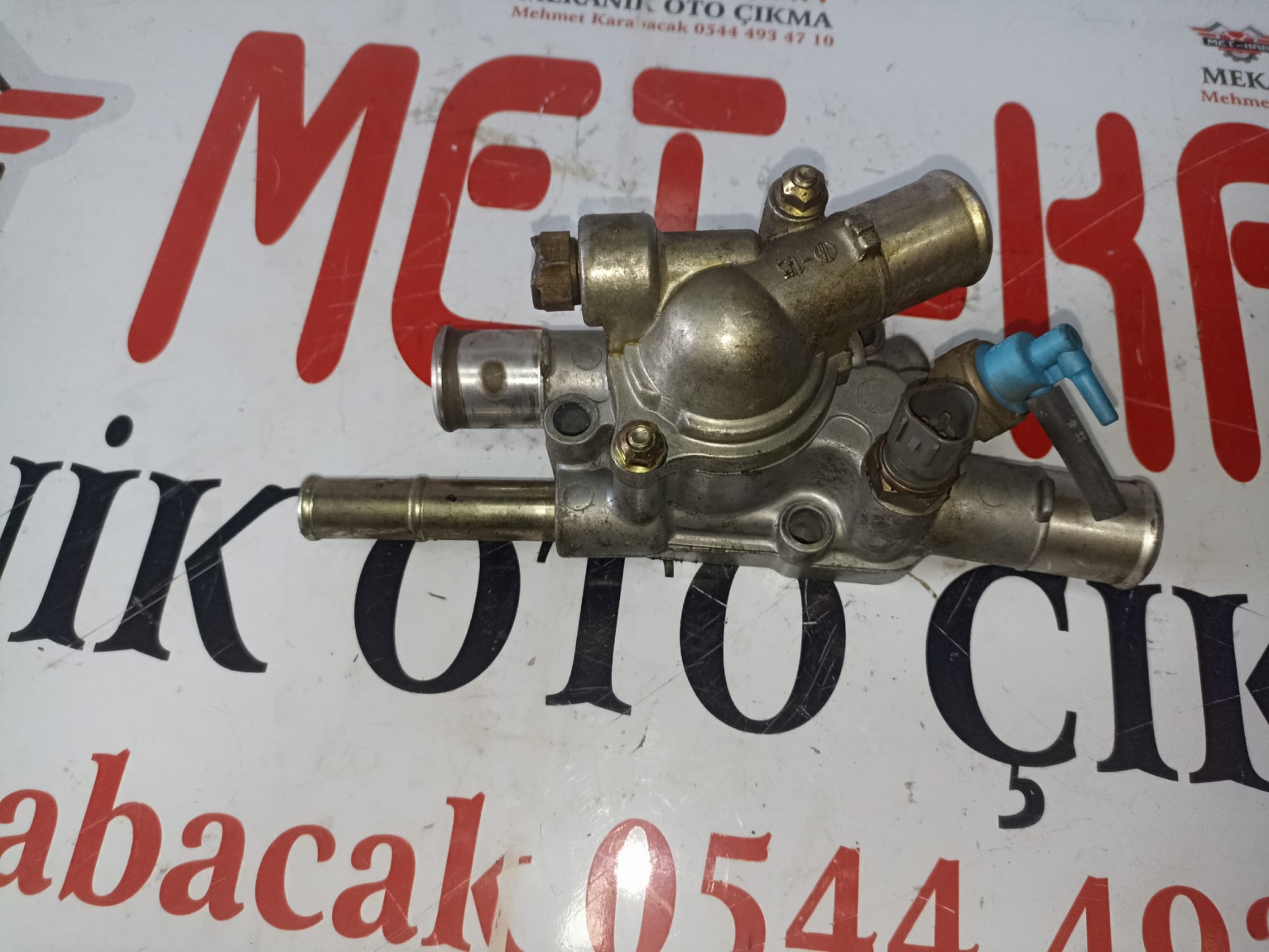 toyota corolla 1.6 benzinli termostat ve gövdesi 