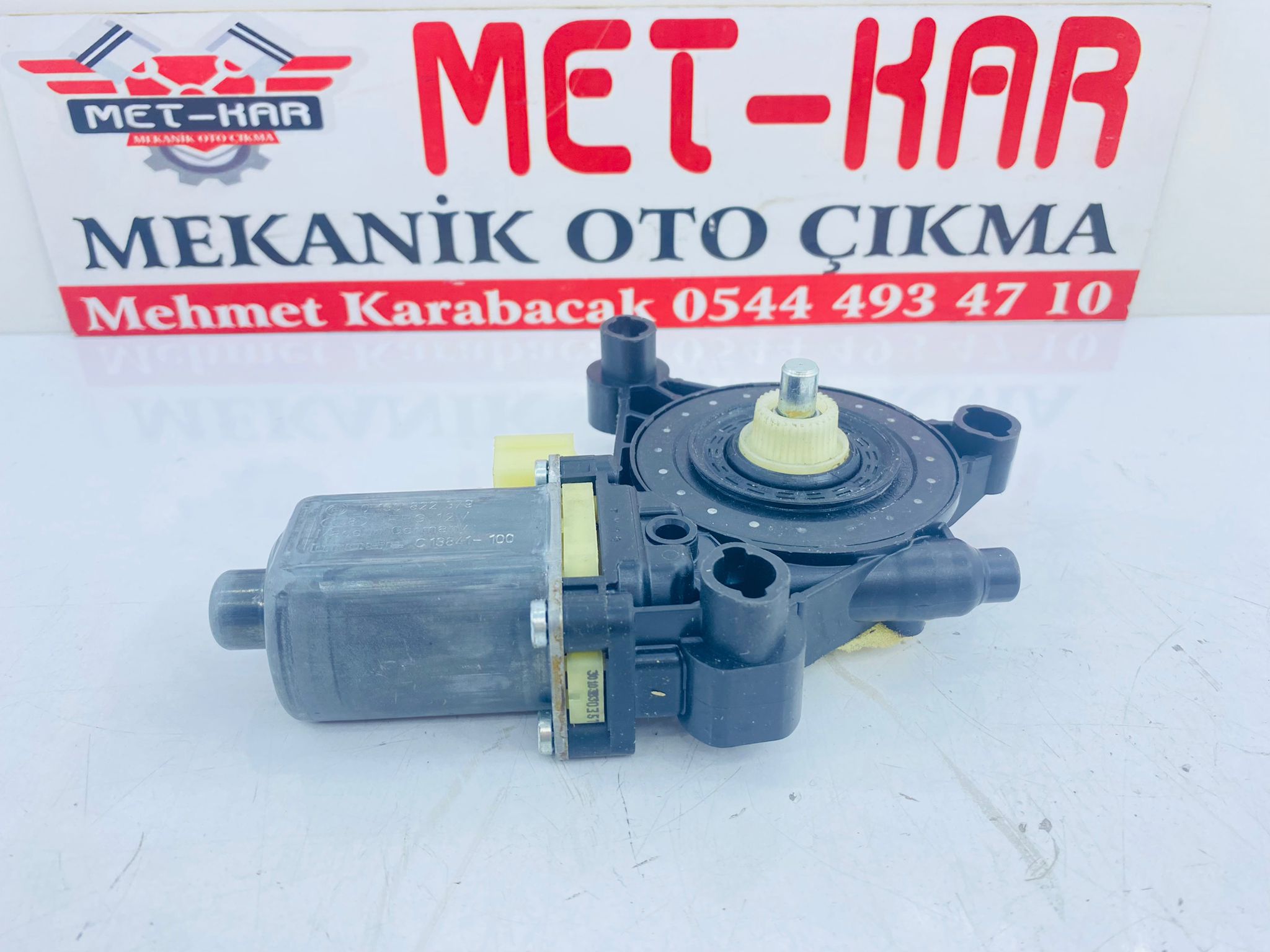 AUDİ A-3 , SEAT LEON , GOLF-7 , SOL ÖN CAM MOTORU ,  5Q0.959.801.B  ,  0 130 822 379  ,  0130822379  ,  5Q0959801B