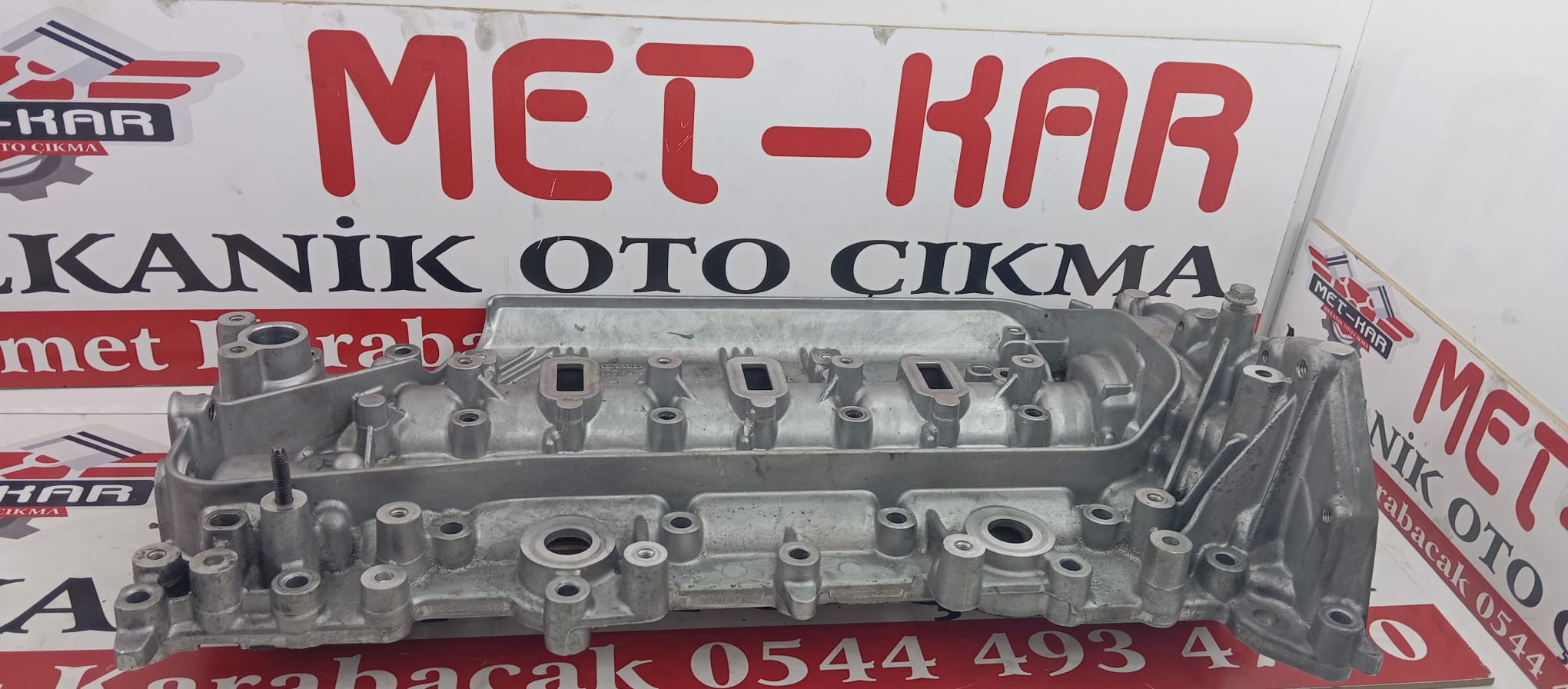 130007962R MERCEDES C200-D EKSANTRİK KAPAGI,SİLİNDİR KAPAK orjinal 