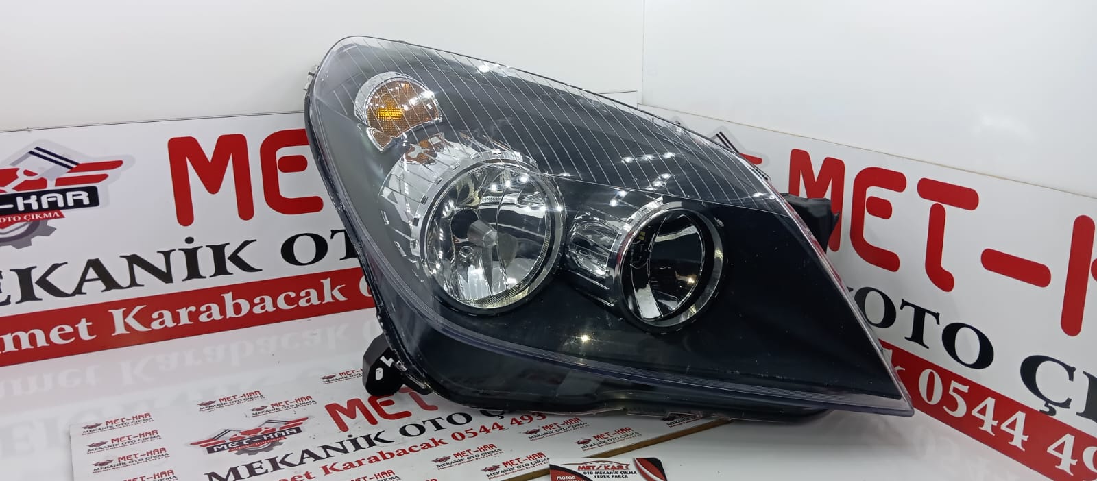 OPEL ASTRA H  SİYAH ZEMİNLİ SAG FAR 