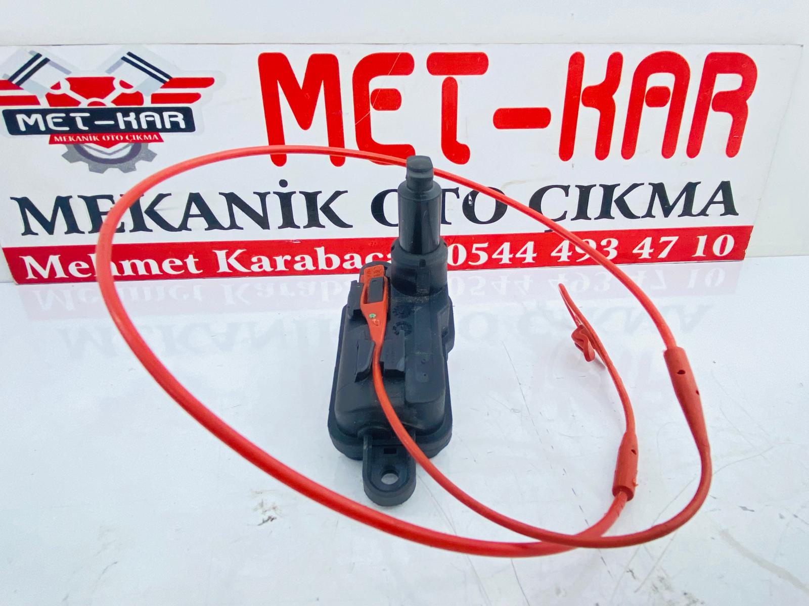 AUDİ  A3 , A4 , YAKIT DEPO KAPAK KİLİT MOTORU , DEPO KAPAK KİLİDİ ,  8V0.862.153.B  ,  8V0862153B  ,  4L0862153D